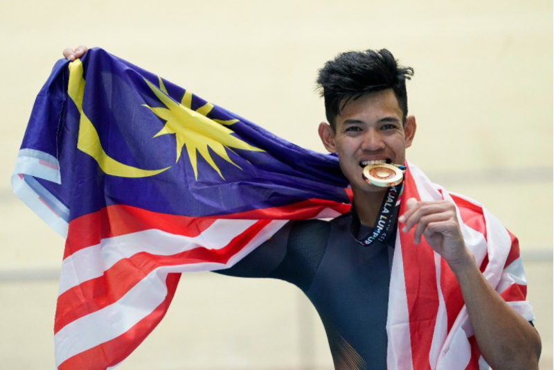 Malaysiau00e2u20acu2122s track cyclist Irwandie Lakasek won a gold medal in the track cycling event in Kuala Lumpur August 27, 2017. u00e2u20acu201d Picture via Twitter/KL2017
