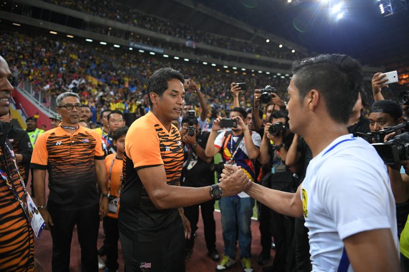 Khairy Jamaluddin congratulates the national football players who qualified for the final against Thailand after a 1-0 victory over Indonesia during KL2017 SEA Games Men's Football semi final match at Shah Alam Stadium. u00e2u20acu2022 Bernama pic