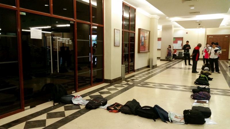 By 7.50am, the queue grew to a manageable level of about 50 people at the KL court complex, which is roughly equivalent to 100 queue numbers if each person takes two numbers. July 27, 2017 u00e2u20acu201d Pix by Ida Lim