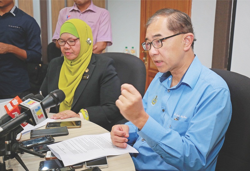 State Health Committee chairman Datuk Dr Mah Hang Soon says the state government has declared the Matang sub-district a u00e2u20acu02dcrabies-controlled areau00e2u20acu2122. u00e2u20acu201d Picture by Marcus Pheong