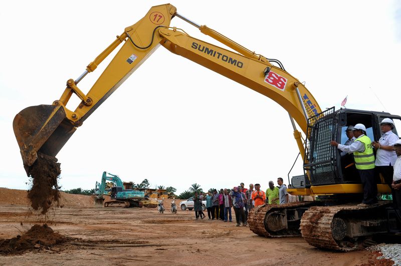 Prime Minister Datuk Seri Najib Razak performing the ground-breaking ceremony for a project to build houses for families of former estate workers, in Dengkil, August 16, 2017. u00e2u20acu201d Bernama pic