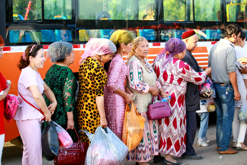People queue to take a bus after shopping at a bazaar ahead of Eid al-Adha festival in Aksu, Xinjiang Uighur Autonomous Region August 27, 2017. u00e2u20acu201d Reuters pic