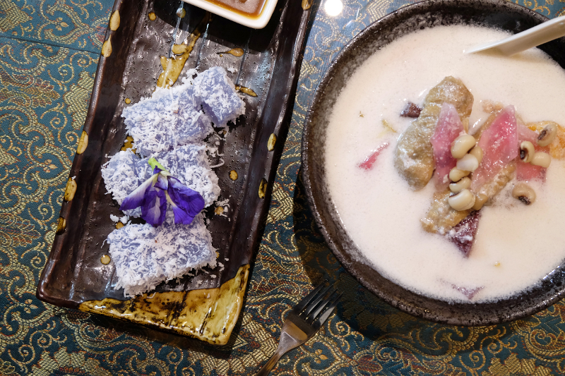 Nyonya desserts... steamed sago (left) and bubur chacha.