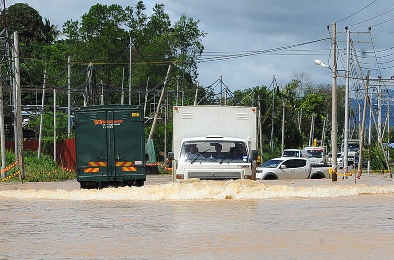 A lorry passes through flood waters along the Penampang Minintod road to Inanam, Sabah, August 15, 2017. u00e2u20acu201d Bernama pic