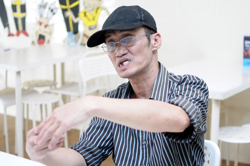 Ah Por thanks Lew for bringing him to the right path in life after years of drug addiction. — Picture by Miera Zulyana