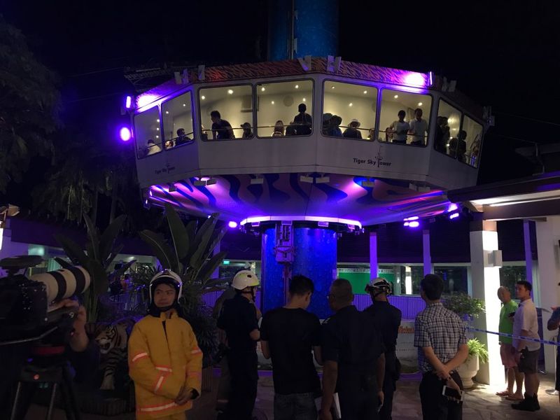 Passengers being rescued after being trapped on the Sky Tower ride in Singapore for more than four hours on August 12, 2017. u00e2u20acu201d TODAY pic