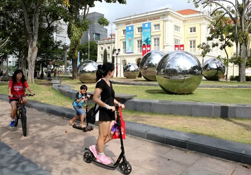 Members of the public ride past the public sculpture u00e2u20acu02dc24 Hours in Singaporeu00e2u20acu2122 by Baet Yeok Kuan, one of the artworks featured in a guided art tour by theatre group Act 3 on Car-Free Sunday SG on a July 30, 2017. u00e2u20acu201d Picture by Nuria Ling/TODAY
