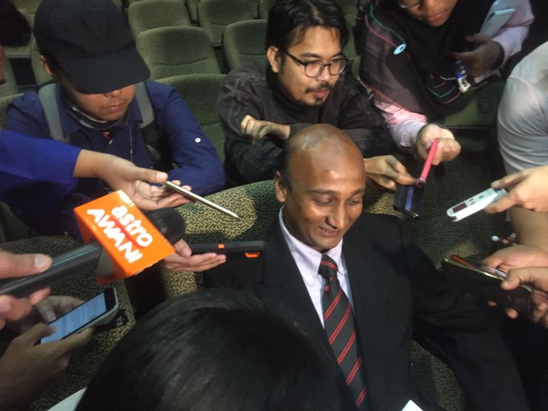 Former convict V. Arun speaks to reporters at the Home Ministry in Putrajaya. u00e2u20acu201d Picture by Kamles Kumar