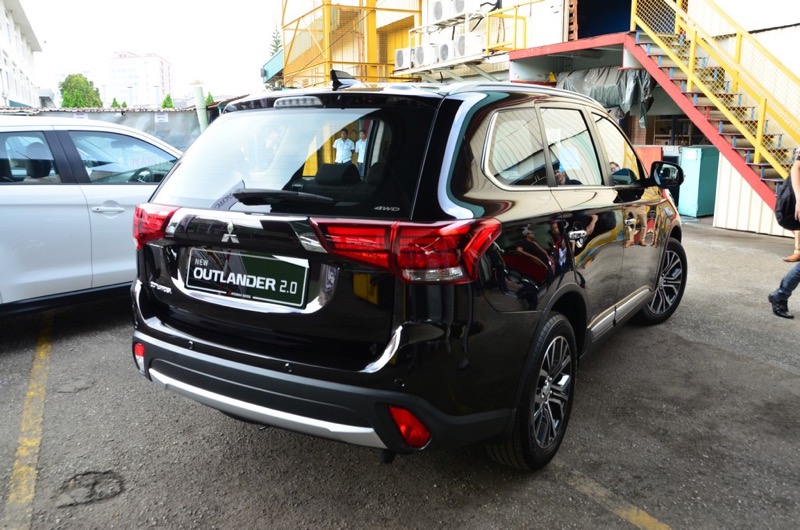 The new 2.0 litre Mitsubishi Outlander — rear view.