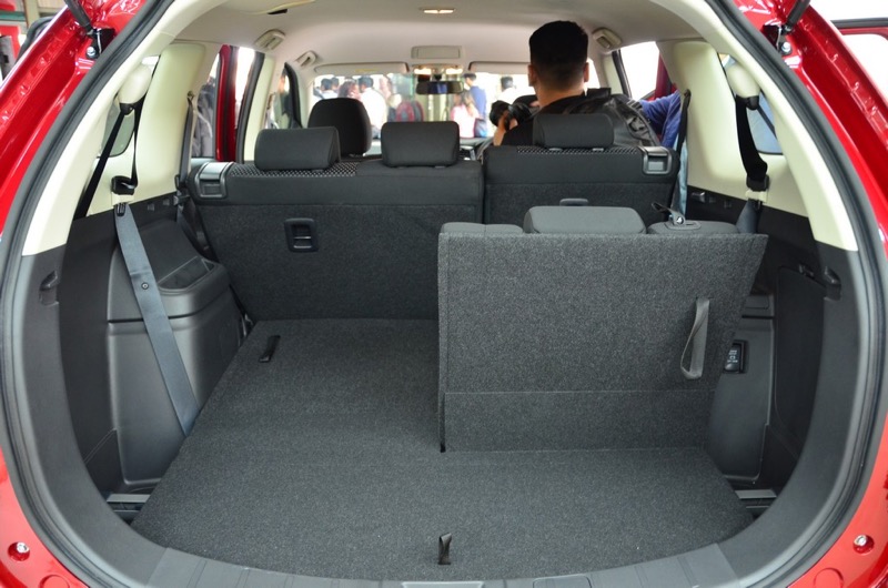 On the inside, the Outlander features 7-seats, with the last row two seats foldable to present a flat floor at the rear.