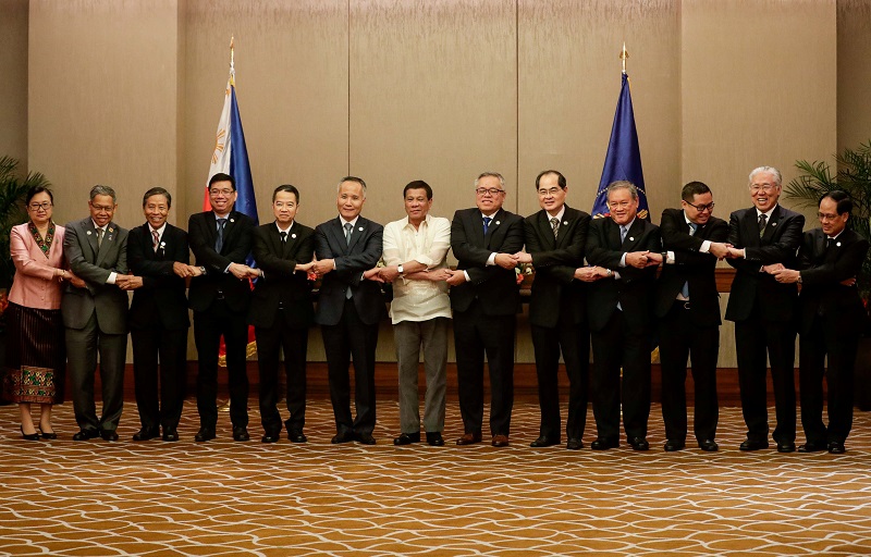 Philippines u00e2u20acu02dcPresident Rodrigo Duterte links arms with the Association of South-east Asian Nations Economic Ministers during a courtesy call in Manila September 6, 2017. u00e2u20acu201d Reuters pic