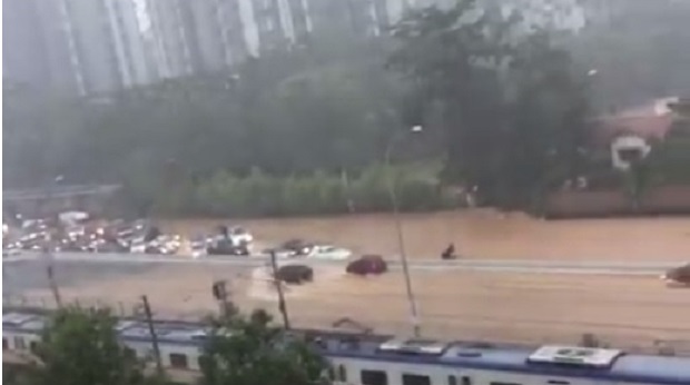 A screen capture of the video showing several vehicles stranded along Jalan Kuching due to the flash flood. u00e2u20acu201d Screen capture via Facebook