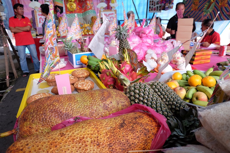 The offerings placed on the table for the King of Hades or Tai Su Yeah.