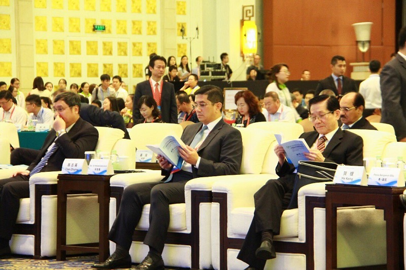 Datuk Seri Azmin Ali (centre) attended the Guangdong Industrial and Financial Cooperation and Development Forum last week where he also visited the headquarters of technology firm ZTE in Shenzhen. u00e2u20acu201d Picture via Twitter/ Azmin Ali