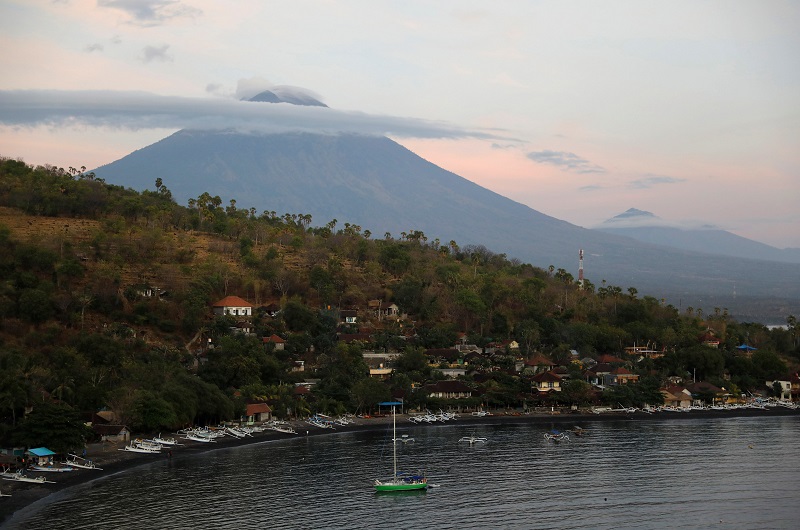 A view of Mount Agung, a volcano on the highest alert level, as the sun rises from Amed on the resort island of Bali September 26, 2017. u00e2u20acu201d Reuters pic