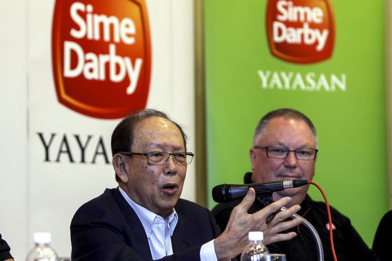 National track cycling coach John Beasley (right) is pictured with Sime Darby Foundation chairman Tun Musa Hitam at a press conference in Kuala Lumpur, September 4, 2017. u00e2u20acu201d Bernama pic