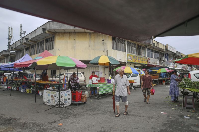 Morning market at Taman Chi Liung, Klang. u00e2u20acu2022 Picture by Yusof Mat Isa
