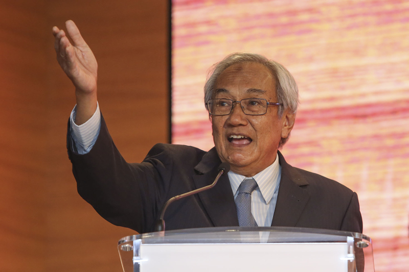 Former Chief Justice of Malaysia Tun Zaki Azmi delivers his speech during the book launch for ‘No Nonsense: The Authorised Biography of Zaki Azmi’ in Kuala Lumpur September 8, 2017. 
