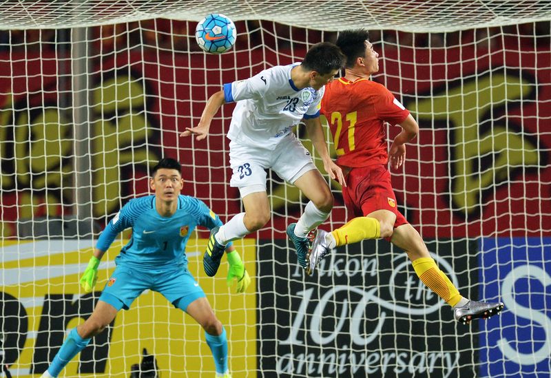Uzbekistanu00e2u20acu2122s Shomurodov Eldor(centre) competes for the ball with Chinau00e2u20acu2122s Deng Hanwen (eight) during their World Cup football qualifying match in Wuhan in Chinau00e2u20acu2122s central Hubei province on August 31, 2017. u00e2u20acu201d AFP pic