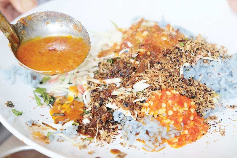 Nasi Kerabu gets its blue hue from ‘bunga telang.’ — Malay Mail picture