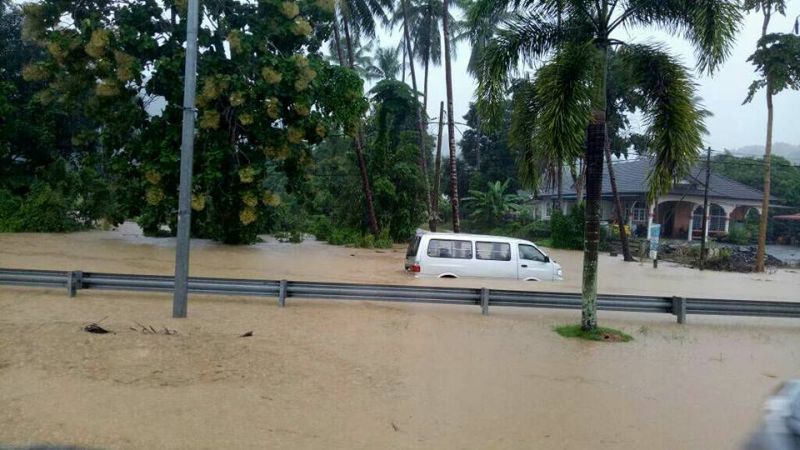 Several roads on the tourist resort island of Langkawi in Kedah to be under water measuring 0.3 to 0.5 metres. u00e2u20acu2022 Picture via Facebook/ Laporan Kemalangan, Bencana & Khidmat Masyarakat Di Langkawi