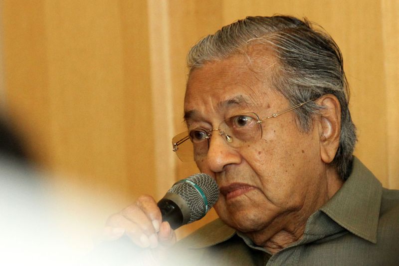Mahathir speaks during a town hall session at the Perdana Leadership Foundation in Putrajaya on September 6, 2017. u00e2u20acu201d Picture by Miera Zulyana 
