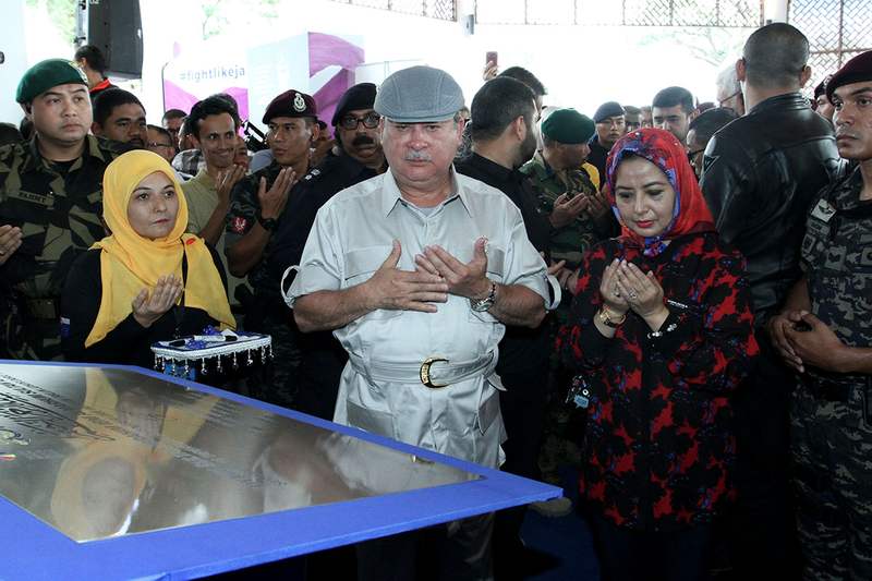 Sultan of Johor Sultan Ibrahim Ismail Iskandar (centre) launches the Mersing Harbour Centre September 10, 2017. u00e2u20acu201d Picture by Miera Zulyana