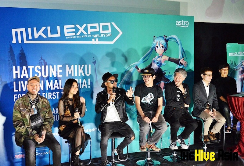 Zizan Razak revealed that he will be singing a duet of his song u00e2u20acu02dcChentakuu00e2u20acu2122 with Hatsune Miku at the concert. u00e2u20acu201d TheHive.Asia pic