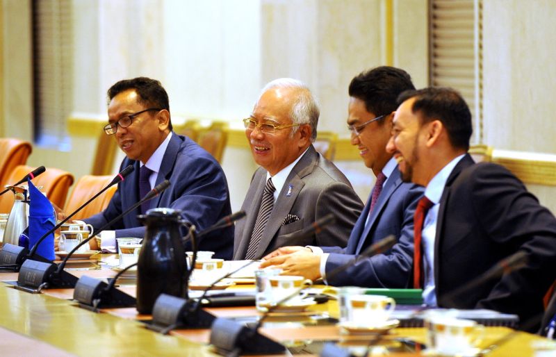 Datuk Seri Najib Razak chairs a meeting with the new leadership of the Malaysian Malay Chamber of Commerce in Kuala Lumpur. u00e2u20acu2022 Bernama pic