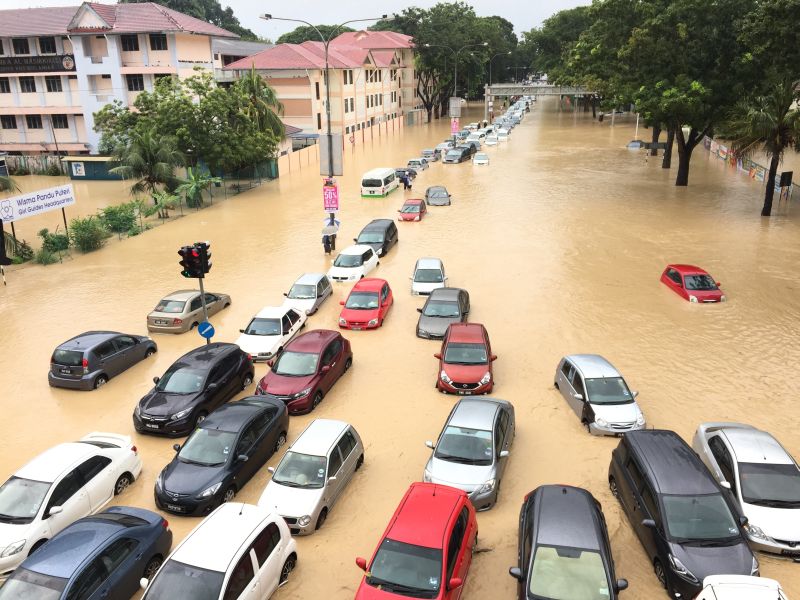 Vehicles stuck in the flood at Jalan Air Itam in George Town September 15, 2017. u00e2u20acu2022 Picture by KE Ooi