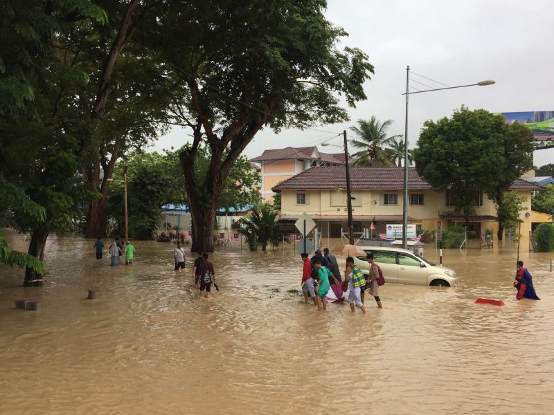 People walking along the flooded road in George Town, September 15, 2017. u00e2u20acu2022 Picture by KE Ooi
