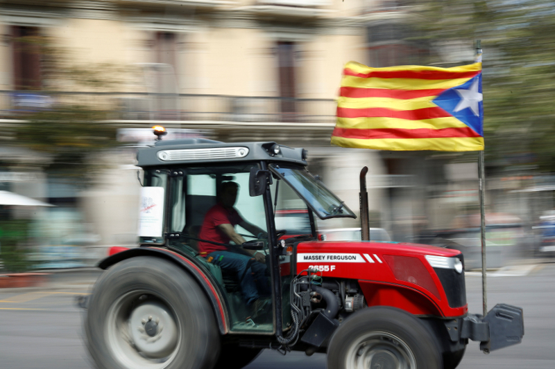 A farmer carries a Catalan separatist flag on his tractor during a protest to show support for the banned referendum on independence from Spain in Barcelona September 29, 2017. u00e2u20acu201d Reuters pic