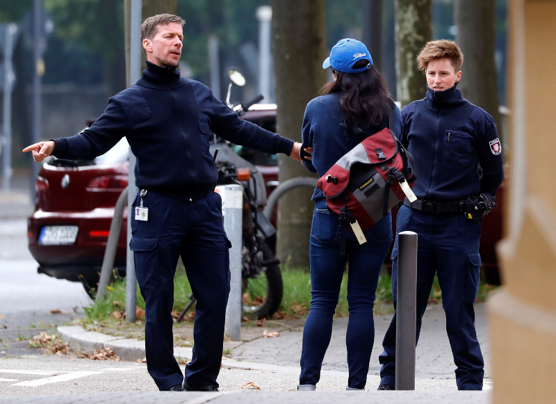 Police officers close a street as 60,000 people in Frankfurt are about to evacuate the city while experts defuse an unexploded World War Two bomb found during renovations on the universityu00e2u20acu2122s campus September 3, 2017. u00e2u20acu201d Reuters pic