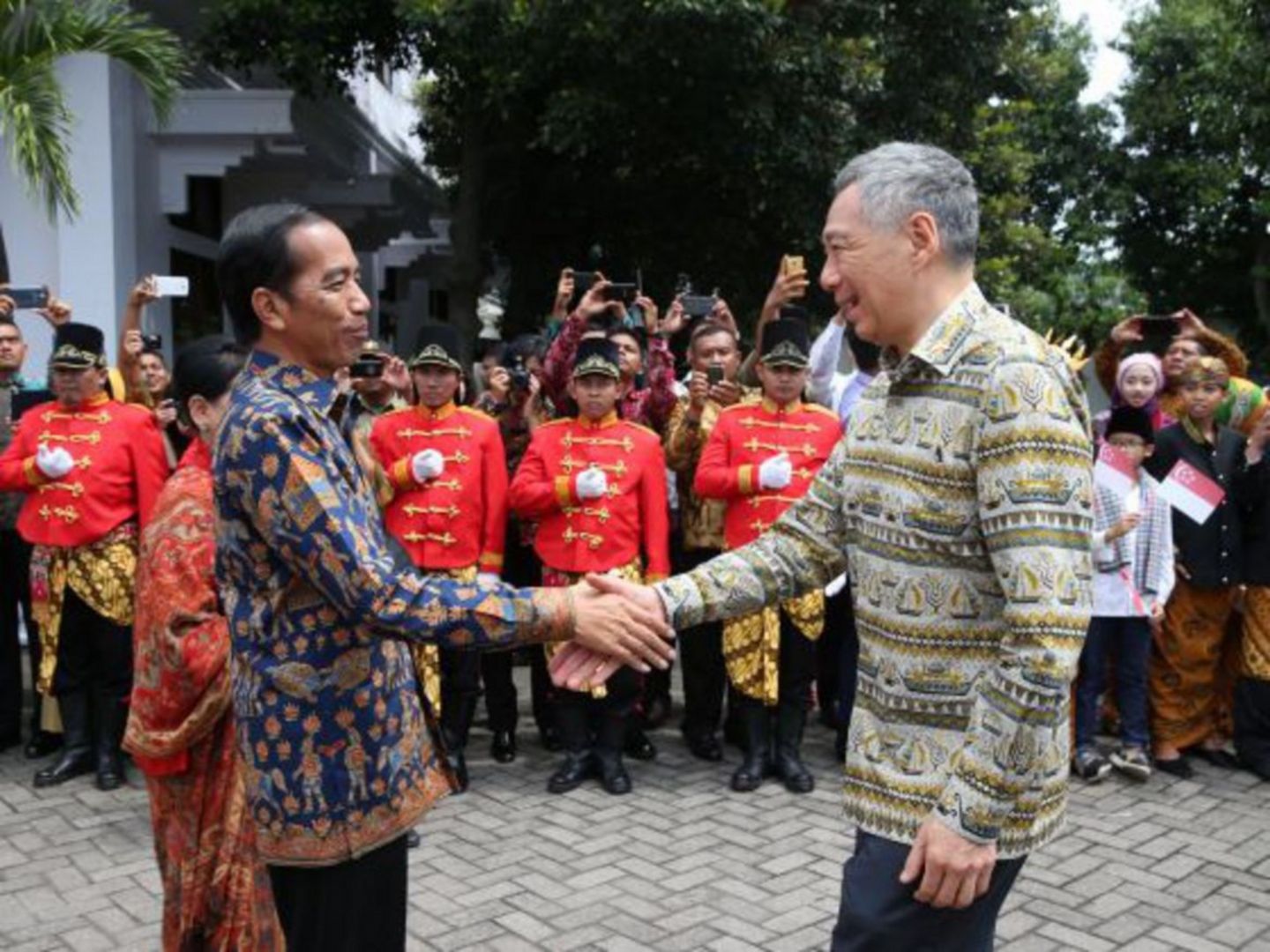 Prime Minister Lee Hsien Loong and Indonesian President Joko Widodo at last yearu00e2u20acu2122s retreat in Semarang, Indonesia. u00e2u20acu201d Picture by MCI/TODAY