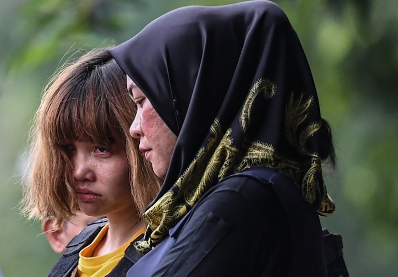 Vietnamese national Doan Thi Huong is escorted by police after a court appearance with Indonesian national Siti Aisyah, in Sepang, March 1, 2017. u00e2u20acu201d AFP pic