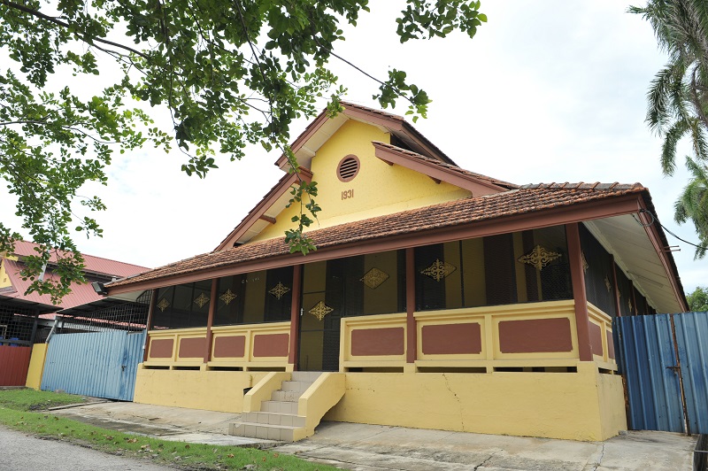 An old government building that now houses the veterinary department. 