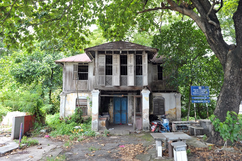 The lone kampung house still standing along Jalan Kampung Benggali.