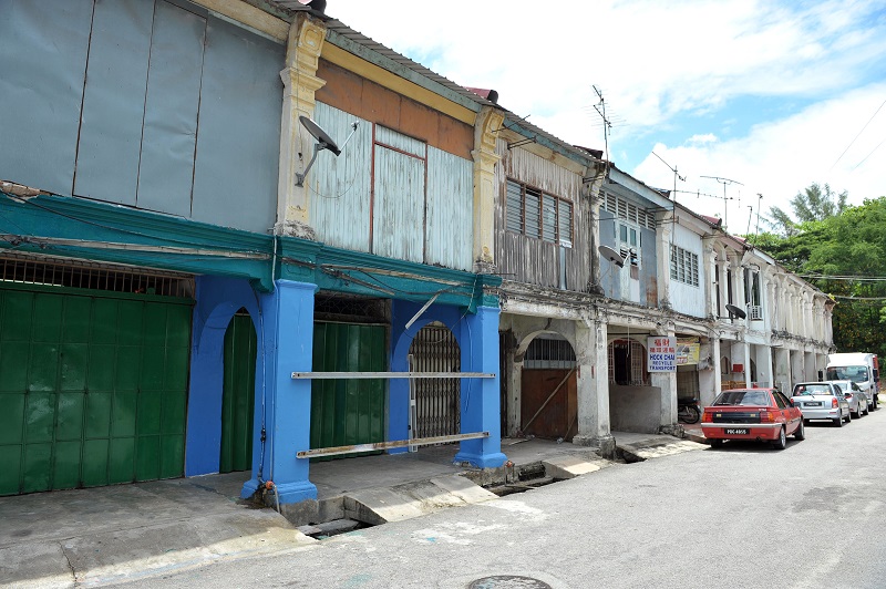 The row of pre-war shophouses at Jeti Lama. 