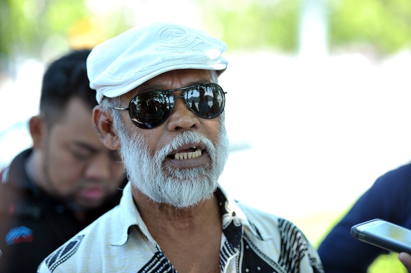Mohd Maidin Abd Hamid said his income has dwindled to only RM600 per month after the land reclamation started off the coast of Batu Uban. u00e2u20acu201d Picture by KE Ooi