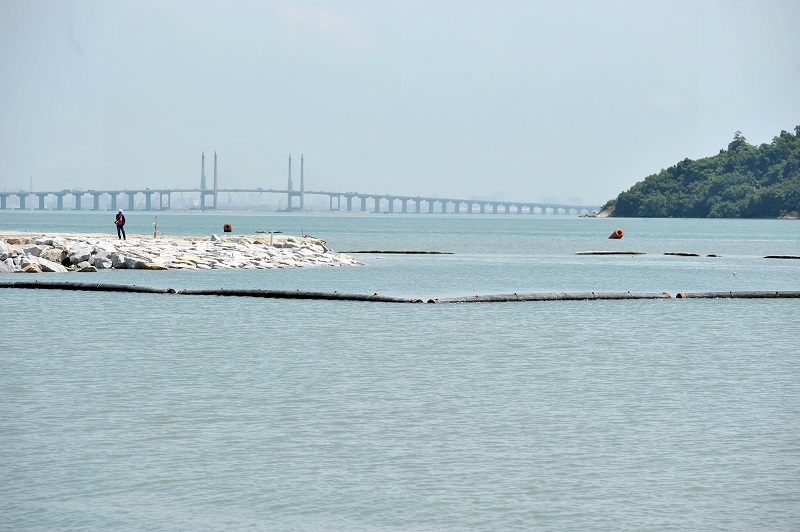 File picture shows an ongoing land reclamation project off the coast of Batu Uban across from Queensbay Mall. — Picture by KE Ooi
