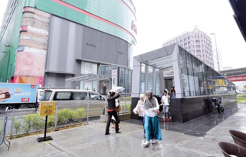 The facade of Entrance E. 