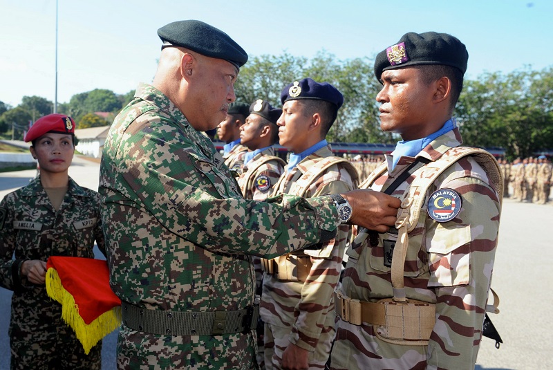 MAF Tan Sri Raja Mohamed Affandi Raja Mohamed Noor at the dissolution and award presentation ceremony of Malaysian Battalion 850-4 (Malbatt 850-4) under United Nations Interim Force in Lebanon (Unifil) at the Army Basic Training Centre in Port Dickson Oct