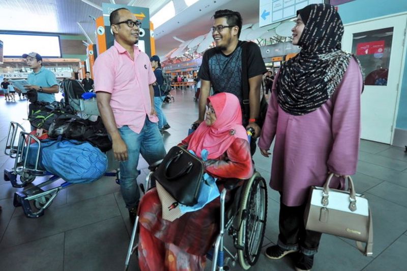 File picture shows expedition chief Mohd Khafiz Bachok (left) speaking with Roslida Abdullah (right) wife of Ramli Abdul Majid who went missing during a climb of Mount Damavand in Iran, before departing KLIA2 for Iran on July 9, 2017. u00e2u20acu201d Bernama pic