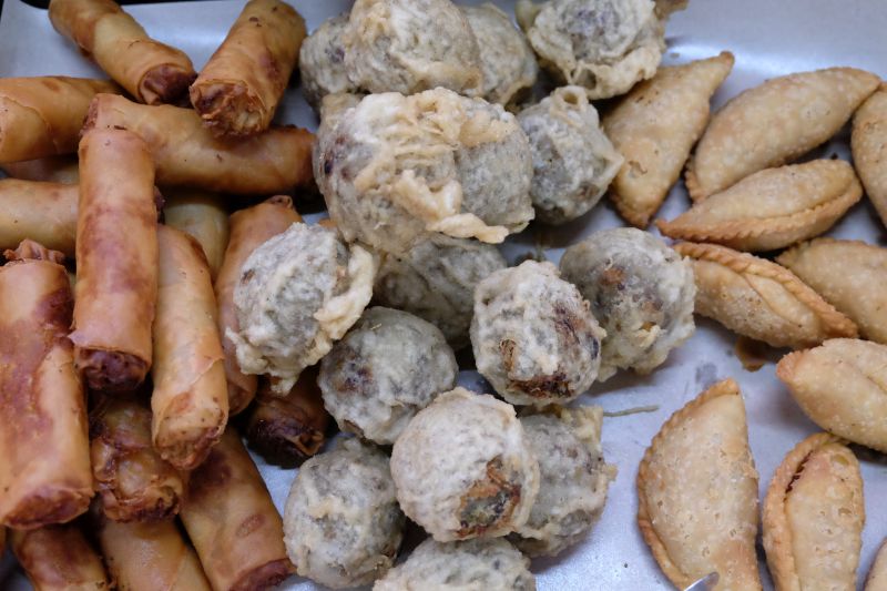 Crispy deepfried vegetarian snacks at the stall for afternoon tea. — Picture by K.E. Ooi
