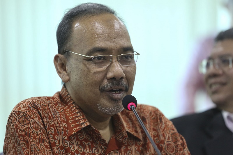 Political Education and Democracy Cluster (IDE) chairman Shaharuddin Badaruddin speaks during a roundtable discussion at the Institute Darul Ehsan in Shah Alam October 5, 2017. u00e2u20acu201d Picture by Yusof Mat Isa