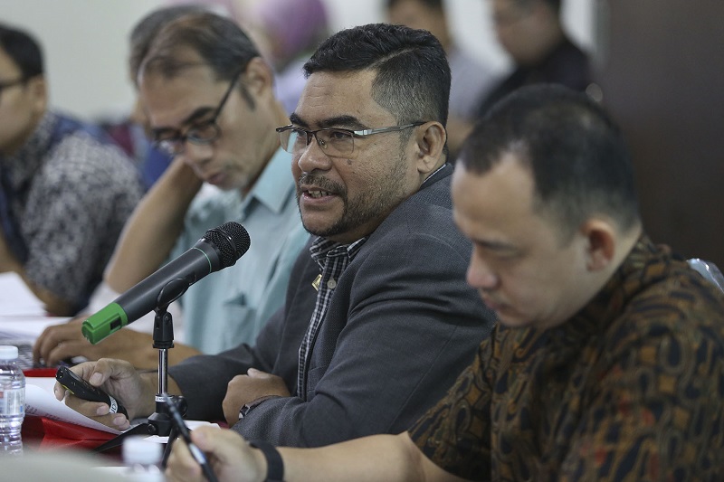 Parti Amanah Negara vice president Mujahid Yusuf Rawa speaks during a roundtable discussion at the Institute Darul Ehsan in Shah Alam October 5, 2017. u00e2u20acu201d Picture by Yusof Mat Isa