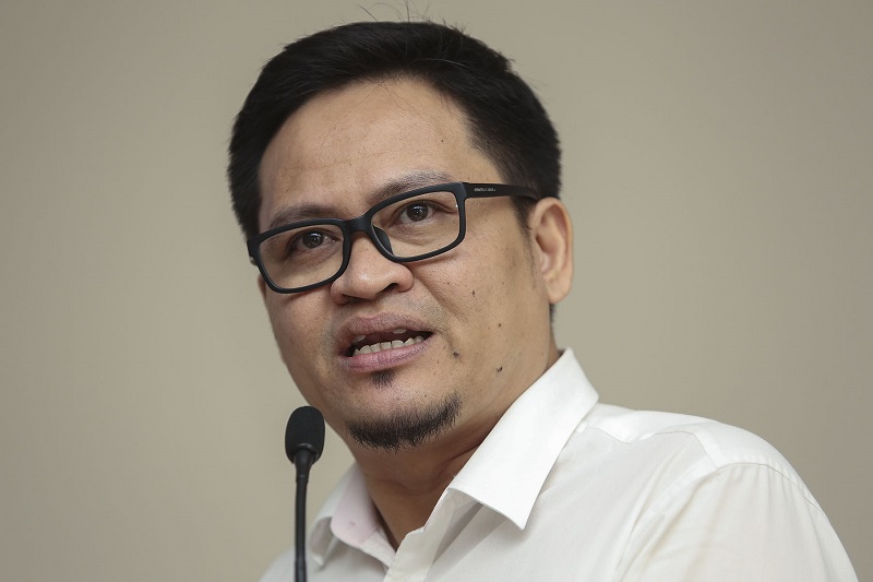 Assoc Prof Faisal S. Hazis speaks during a forum titled u00e2u20acu02dcMulti Cornered Contests : Bane or Boon?u00e2u20acu2122 at the University of Nottingham Malaysia in Kuala Lumpur October 7, 2017. u00e2u20acu201d Picture by Yusof Mat Isa