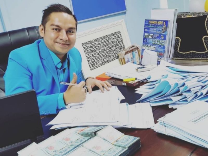 Datuk Boy Iman ditahan bersama dua individu lain berikutan 188 laporan polis oleh individu yang mendakwa ditipu dua syarikat yang menawarkan rumah pada harga yang lebih rendah daripada harga pasaran. u00e2u20acu201d Foto ihsan Instagram/dbi_datodrboyiman