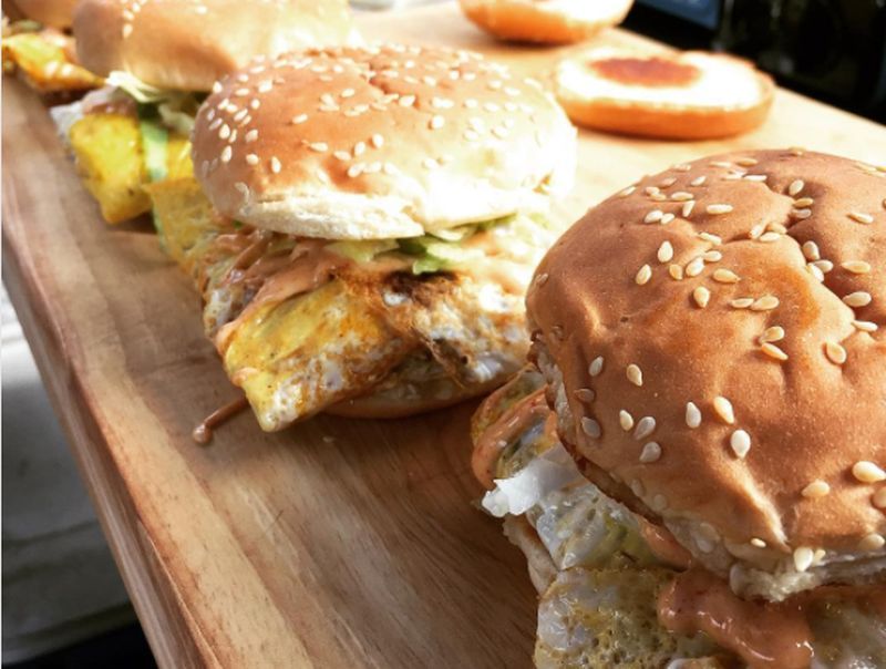 Kumpulan The Malaysian Project menjual burger di pasar malam Queens di New York, selain roti kaya dan jus durian belanda. u00e2u20acu201d Foto ihsan Instagram/The Malaysian Project 