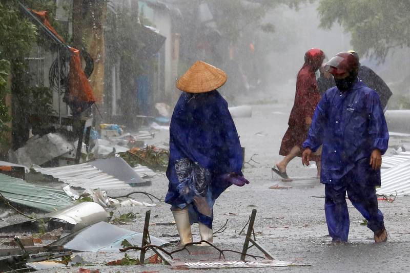 People remove debris on a road as Doksuri storm hits Ha Tinh province, Vietnam September 15, 2017. u00e2u20acu201d Reuters pic